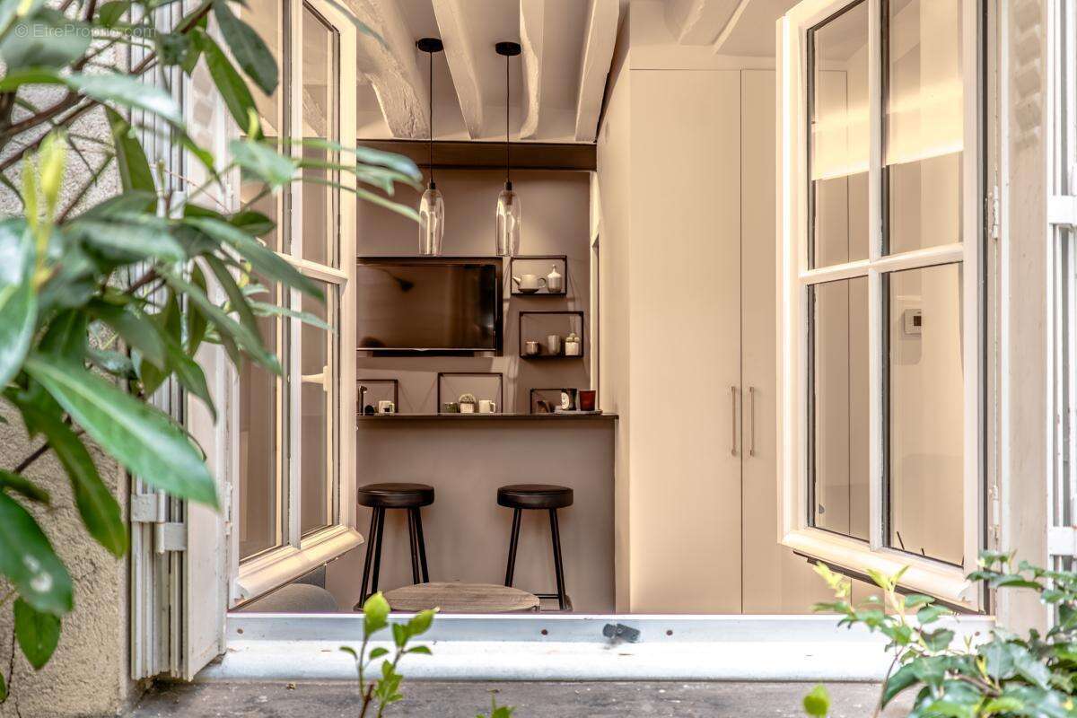Appartement à PARIS-1E
