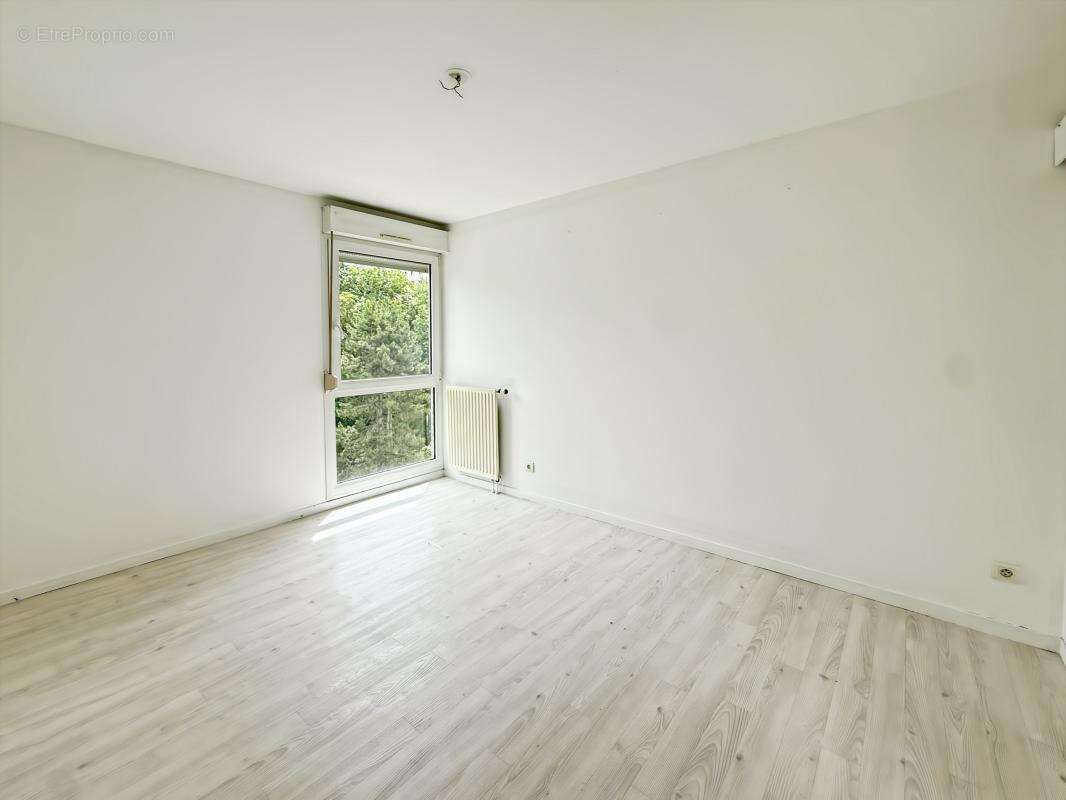 Appartement À Vendre T4 de 73 m2 avec Balcon et BOX à REIMS - photo 9