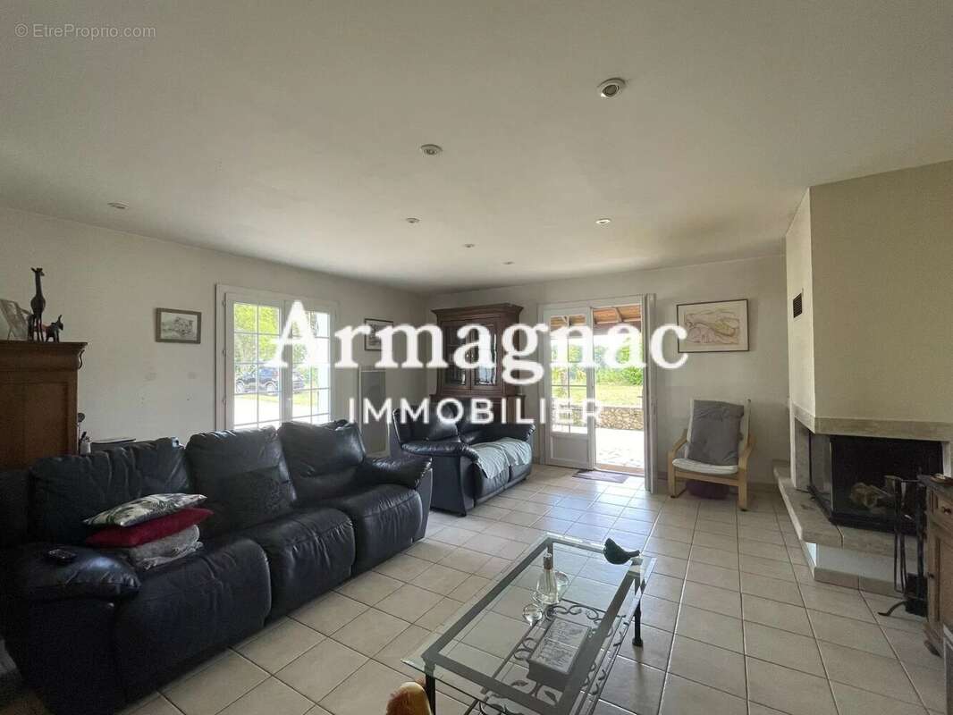 Maison à VIC-FEZENSAC