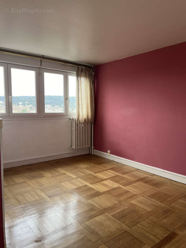 Appartement à BAGNOLS-SUR-CEZE