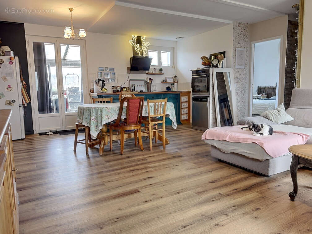 Maison à SAINT-MICHEL-DE-CHAVAIGNES