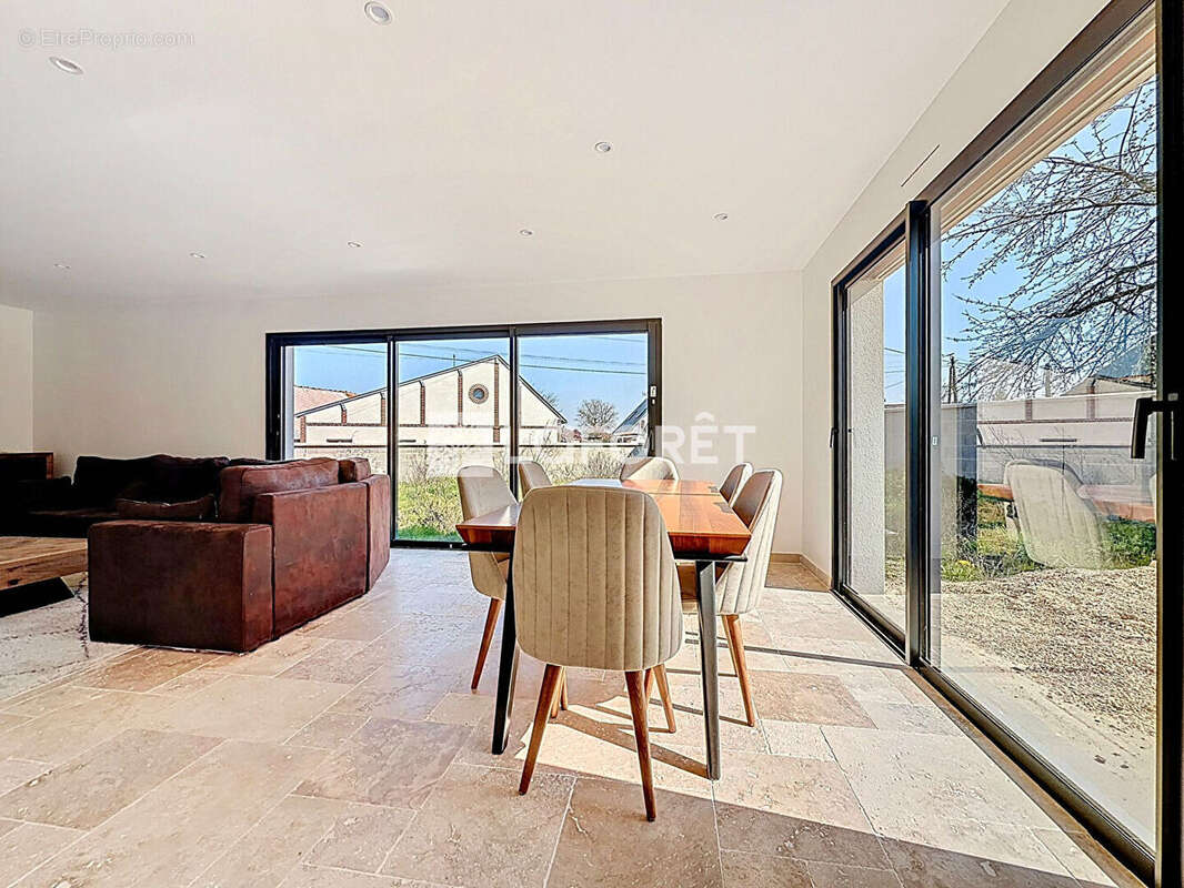 Maison à FONTAINE-LA-GUYON