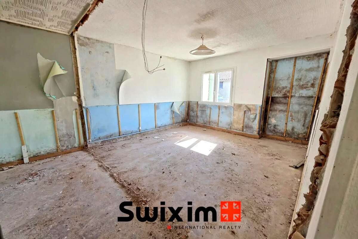 Maison de 70 m² avec 2 chambres à rénover  à Saint-Estèphe - photo 4