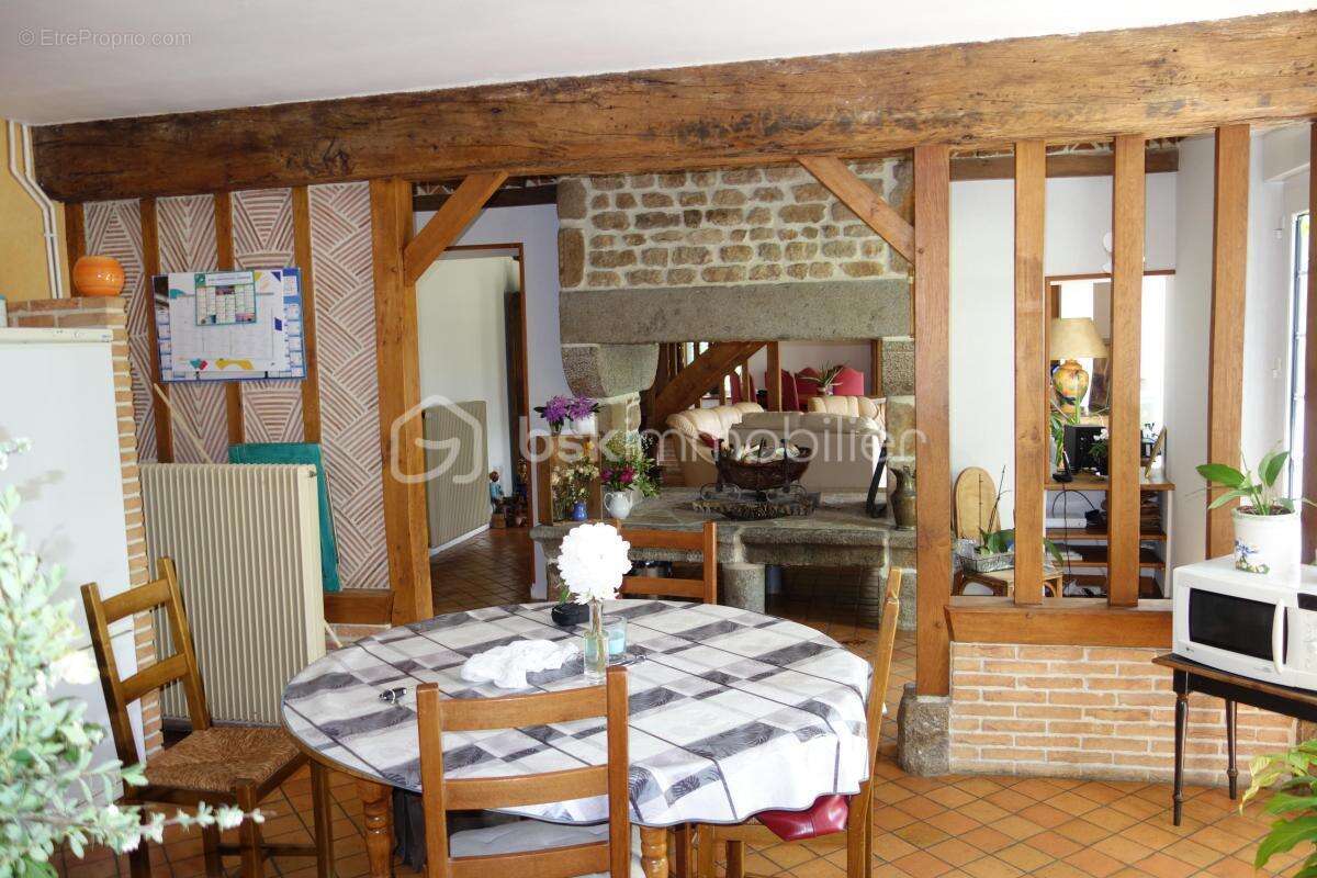 Magnifique longère en pierres sur un terrain arboré de 1801 m2 - photo 7