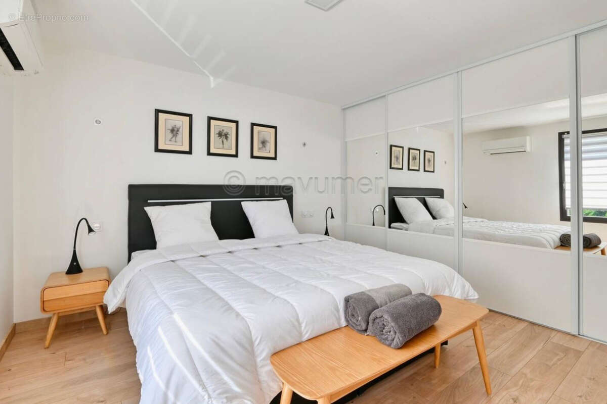 Superbe duplex T4 avec vue mer &amp; jacuzzi ? 83110 Sanary-sur-Mer (La Gorguette) n°4 - Appartement à SANARY-SUR-MER