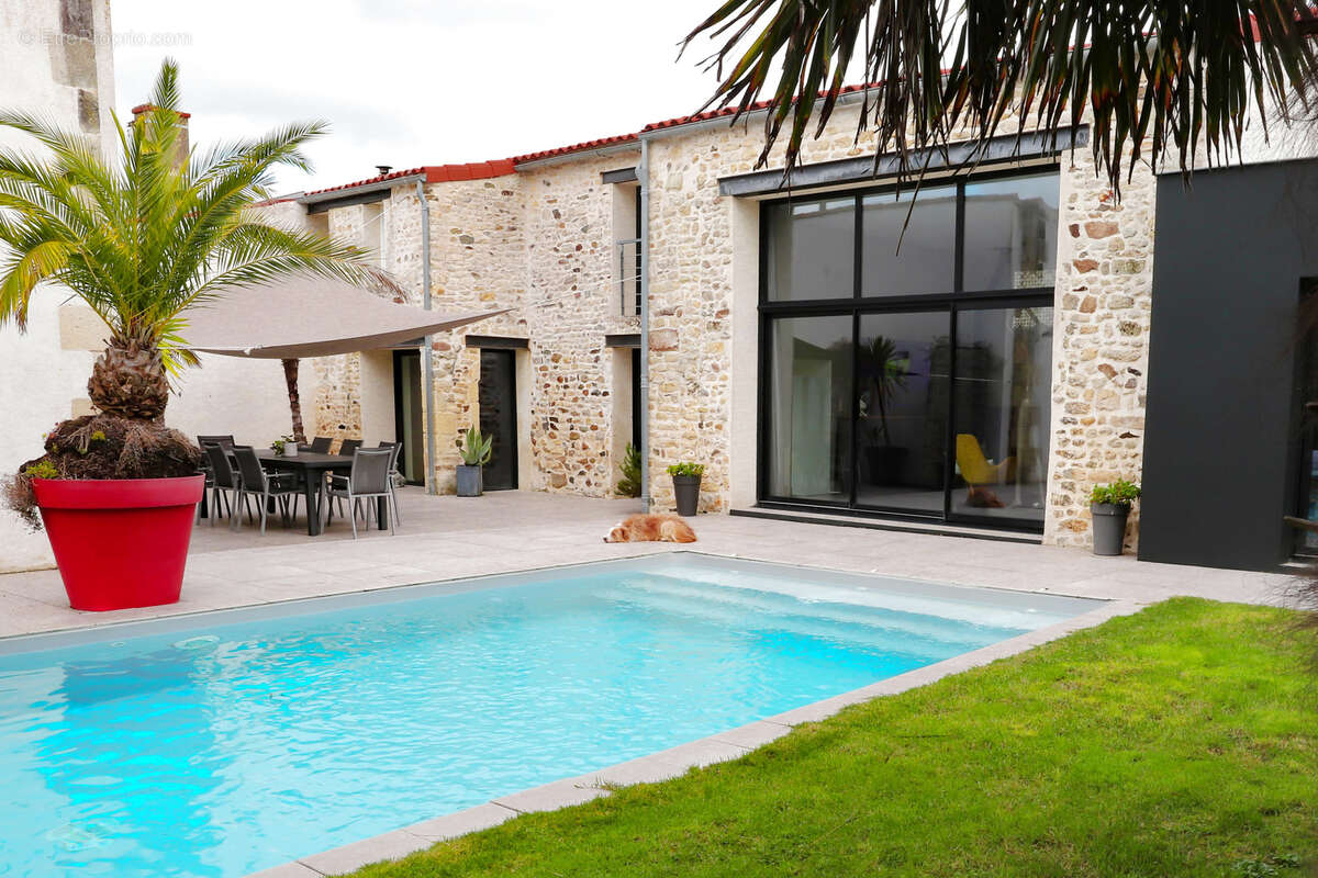 Maison à MORNAC-SUR-SEUDRE