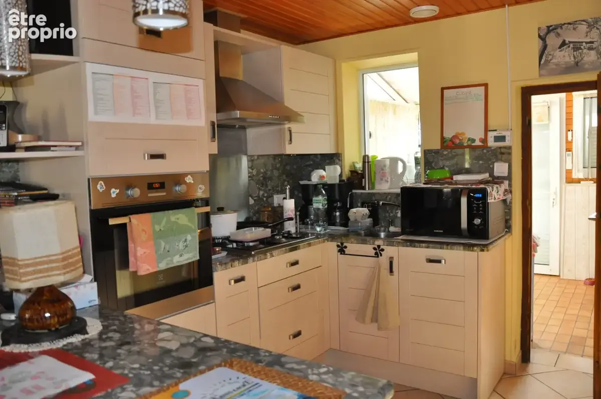 Belle maison rénovée en 2010, avec 2 chambres, terrain de 693 m2, louée 700 €/mois hors charges. - photo 6