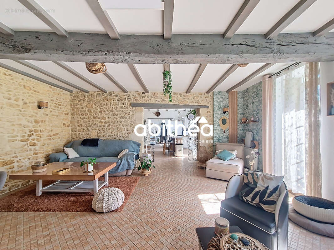 Maison à SAINT-GENIS-DE-SAINTONGE