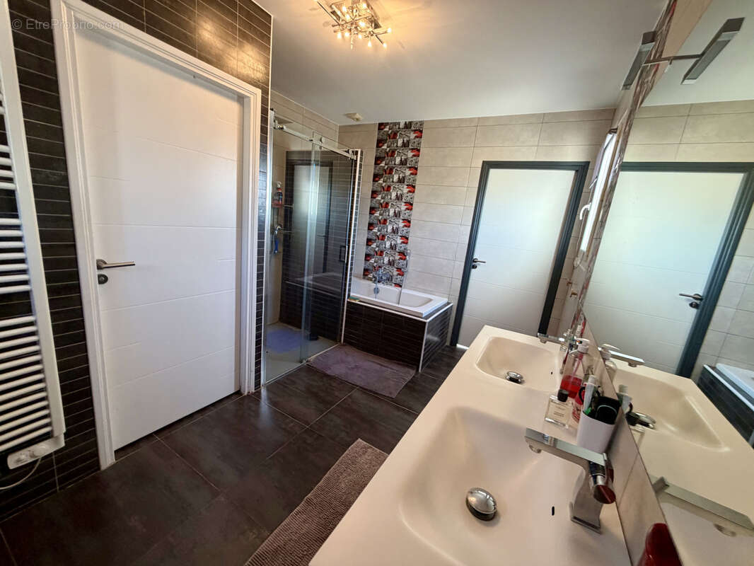 Maison à GALLARGUES-LE-MONTUEUX