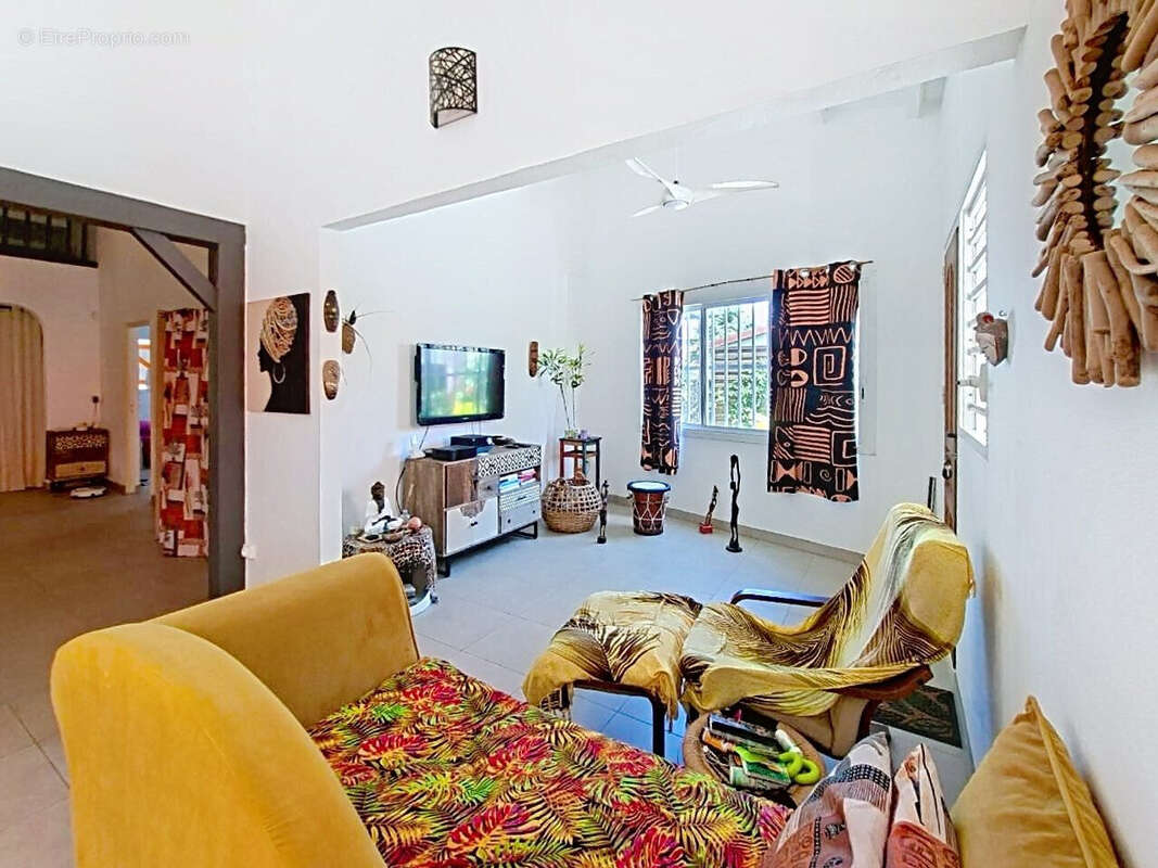 Maison 118 m² à Sainte-Rose  - photo 8