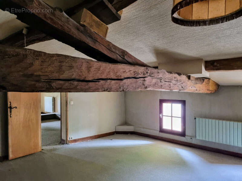 Maison à LES ARTIGUES-DE-LUSSAC