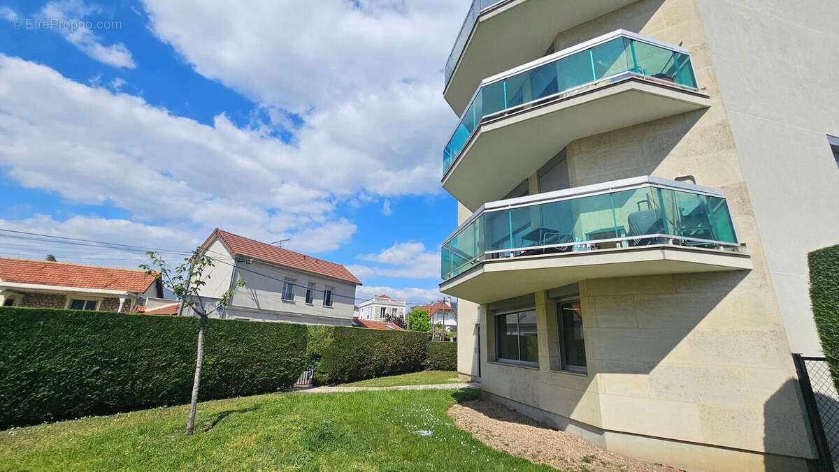 Commerce à SAINT-MAUR-DES-FOSSES