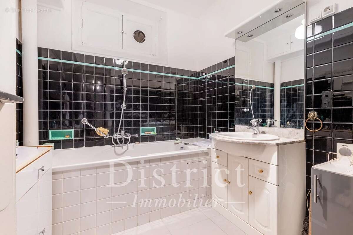 Appartement à PARIS-8E
