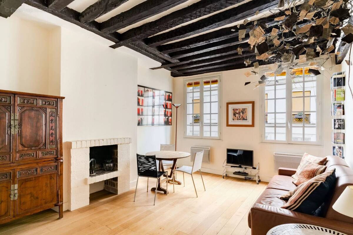 Appartement à PARIS-3E