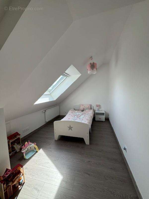 NOUVEAUTÉ – Maison de caractère rénovée de 183 m² avec fort potentiel - photo 12