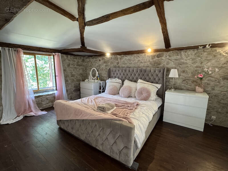 Ancienne ferme avec maison principale, maison d'amis, une piscine, grand jardin de 8000m2 - photo 3