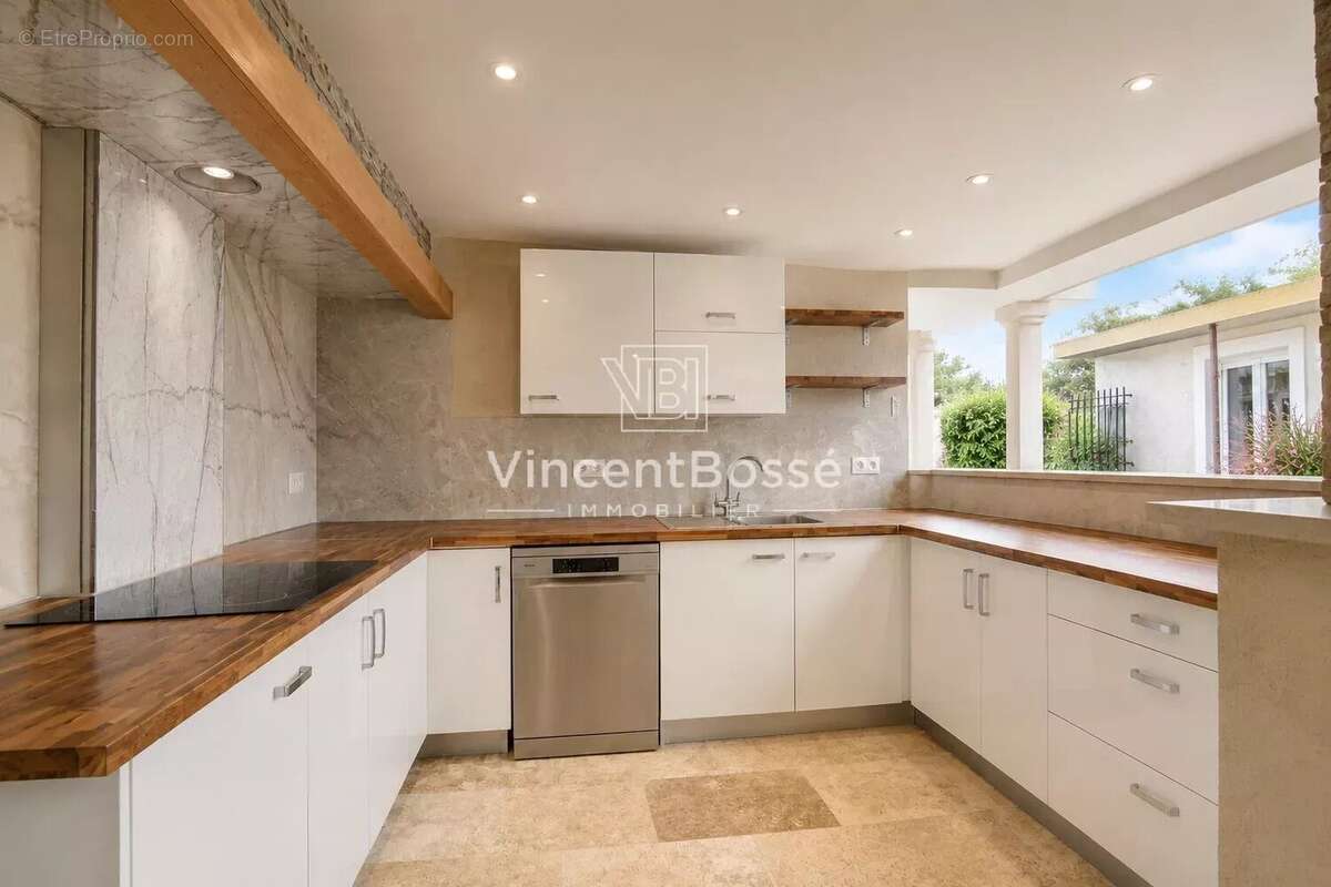 NICE – Saint-Roman de Bellet  Villa rénovée de 202 m² avec appartement indépendant, piscine chauffée et terrain de 1 700 m² - photo 7