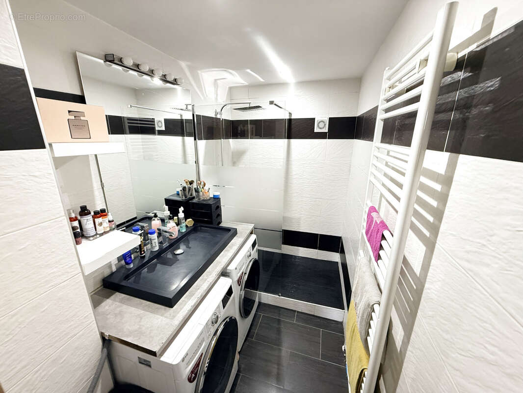 HIDRI IMMO PLUS vous propose en Exclusivité un appartement T4 avec balcon, cave et parking fermé à Fontaine - photo 9