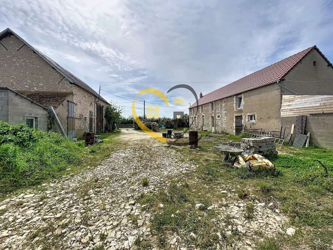 Maison à LA CELLE-CONDE