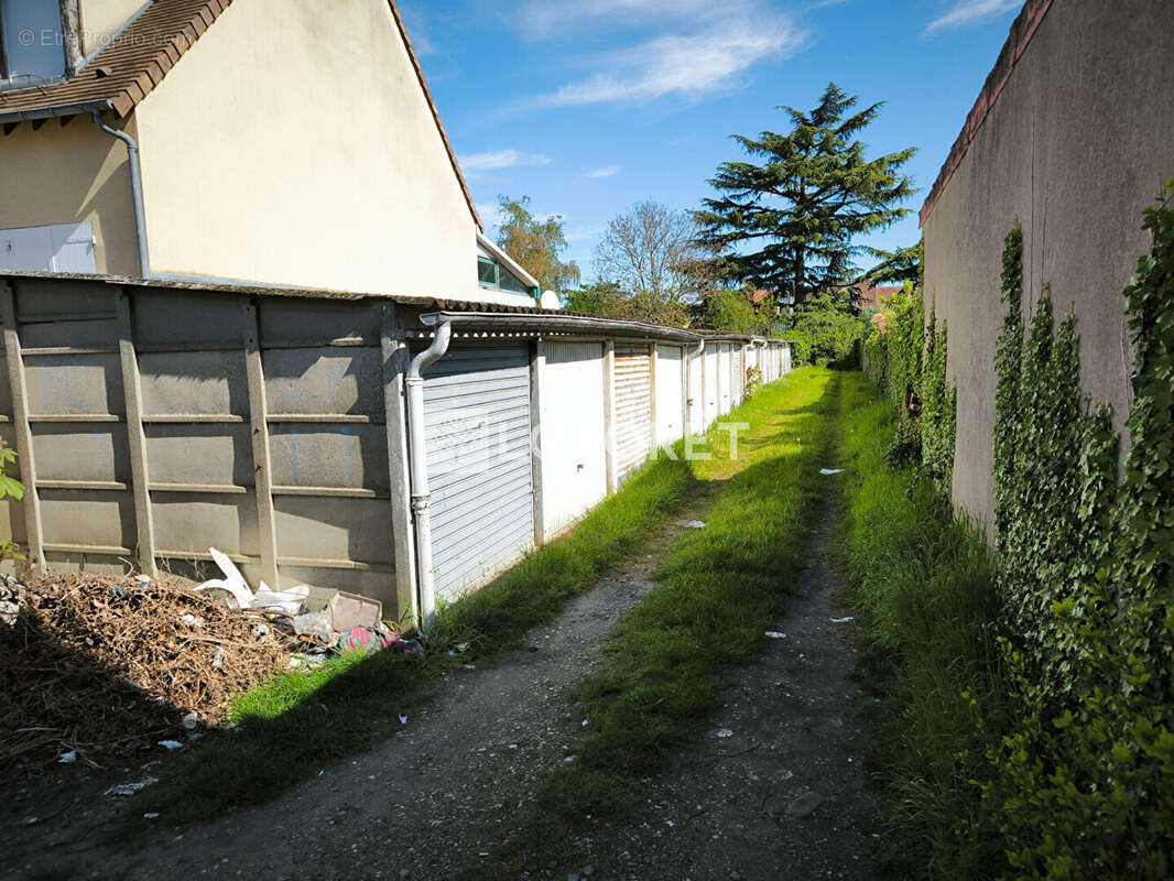 Parking à MANTES-LA-JOLIE