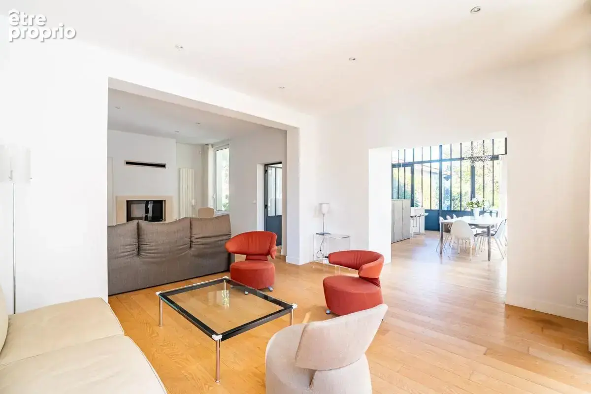 Maison de 9 pièces de 185 m² à Eysines - photo 8
