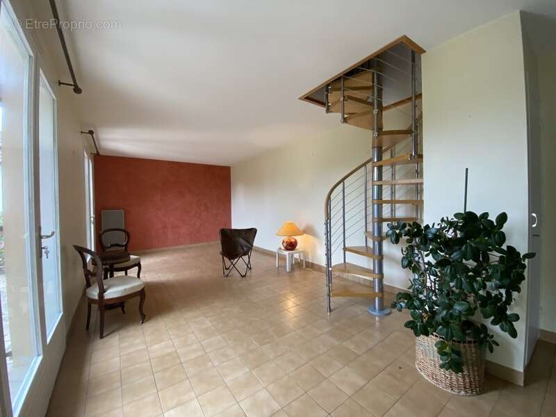 Dpt Vienne (86), à vendre CHATELLERAULT maison P6 de 143,55 m² - Terrain de 680 m² - photo 5
