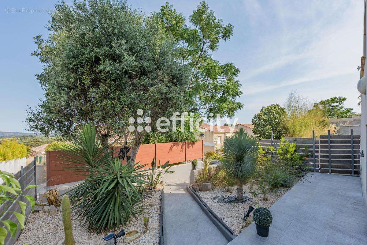 Maison à COURNONSEC