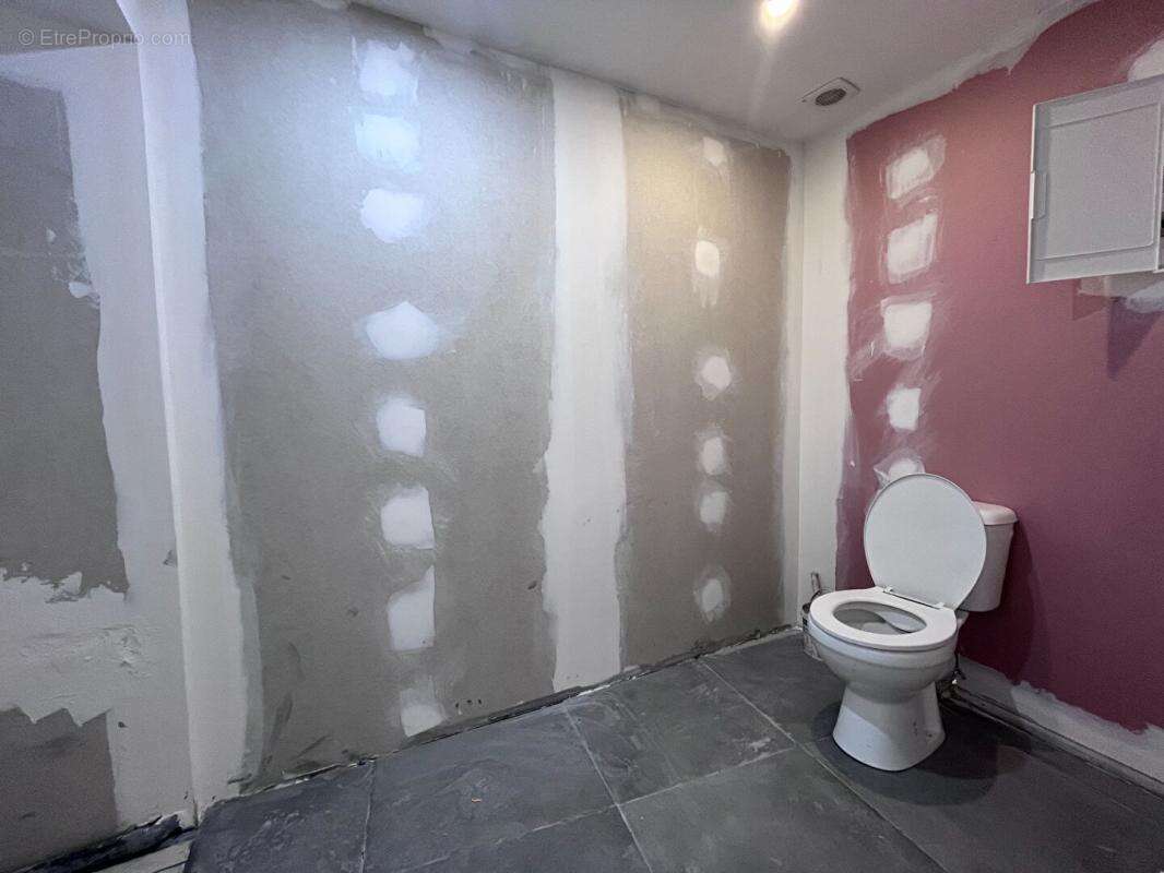 Immeuble de rapport de 200 m² environs à rénover pouvant être aménagé en deux appartements et un local - photo 18