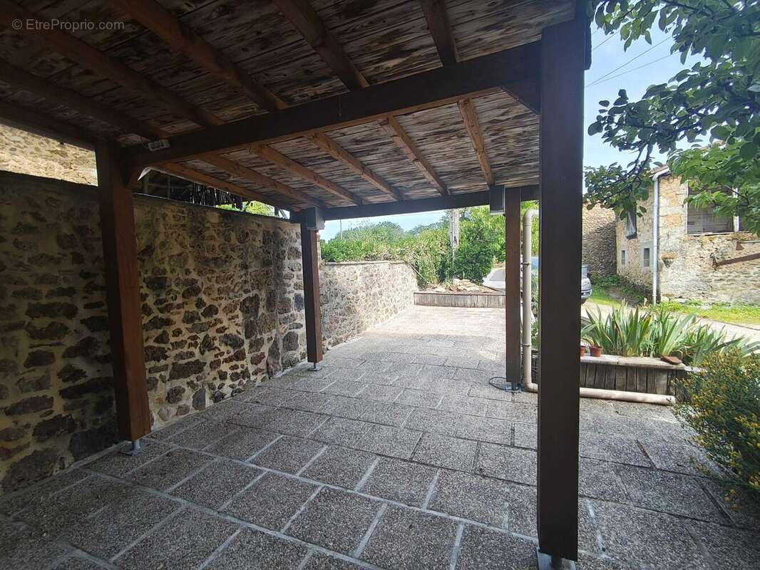 Maison 143 m² à Massignac  - photo 3