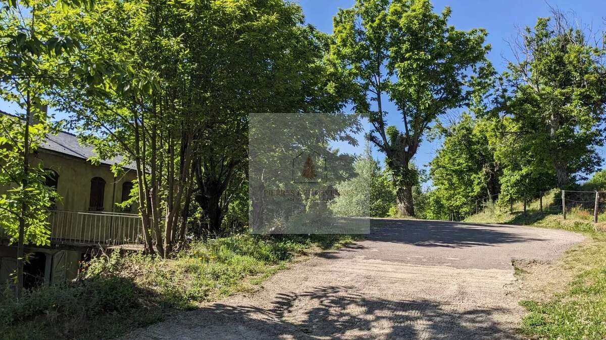 Maison à LE COLLET-DE-DEZE