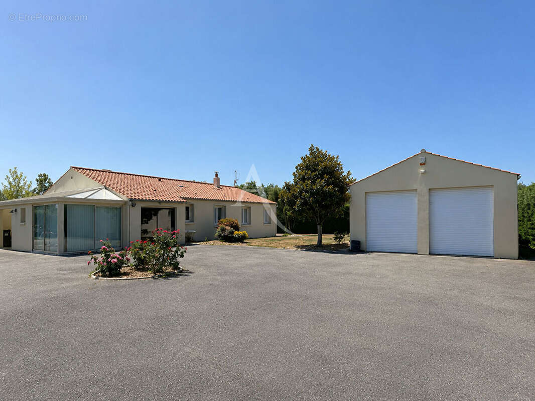 Maison clé en main avec piscine, véranda spa et dépendances - photo 11