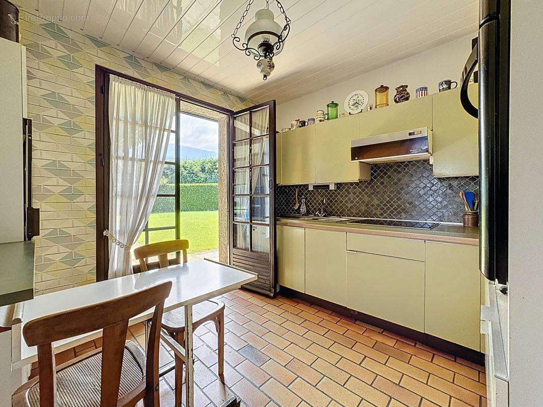 Maison à LA ROCHE-SUR-FORON