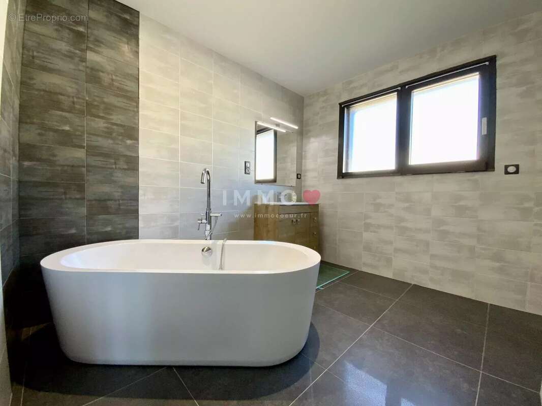 Maison contemporaine lumineuse avec piscine et jardin paysagé - photo 14