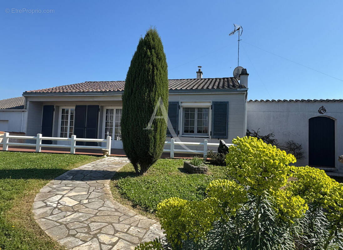 Maison à LE GUE-DE-VELLUIRE