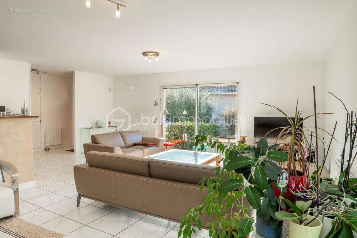 Pessac – Quartier de l’Alouette Maison familiale de plain-pied – 175 m² – Terrain 800 m² avec piscineB - photo 12