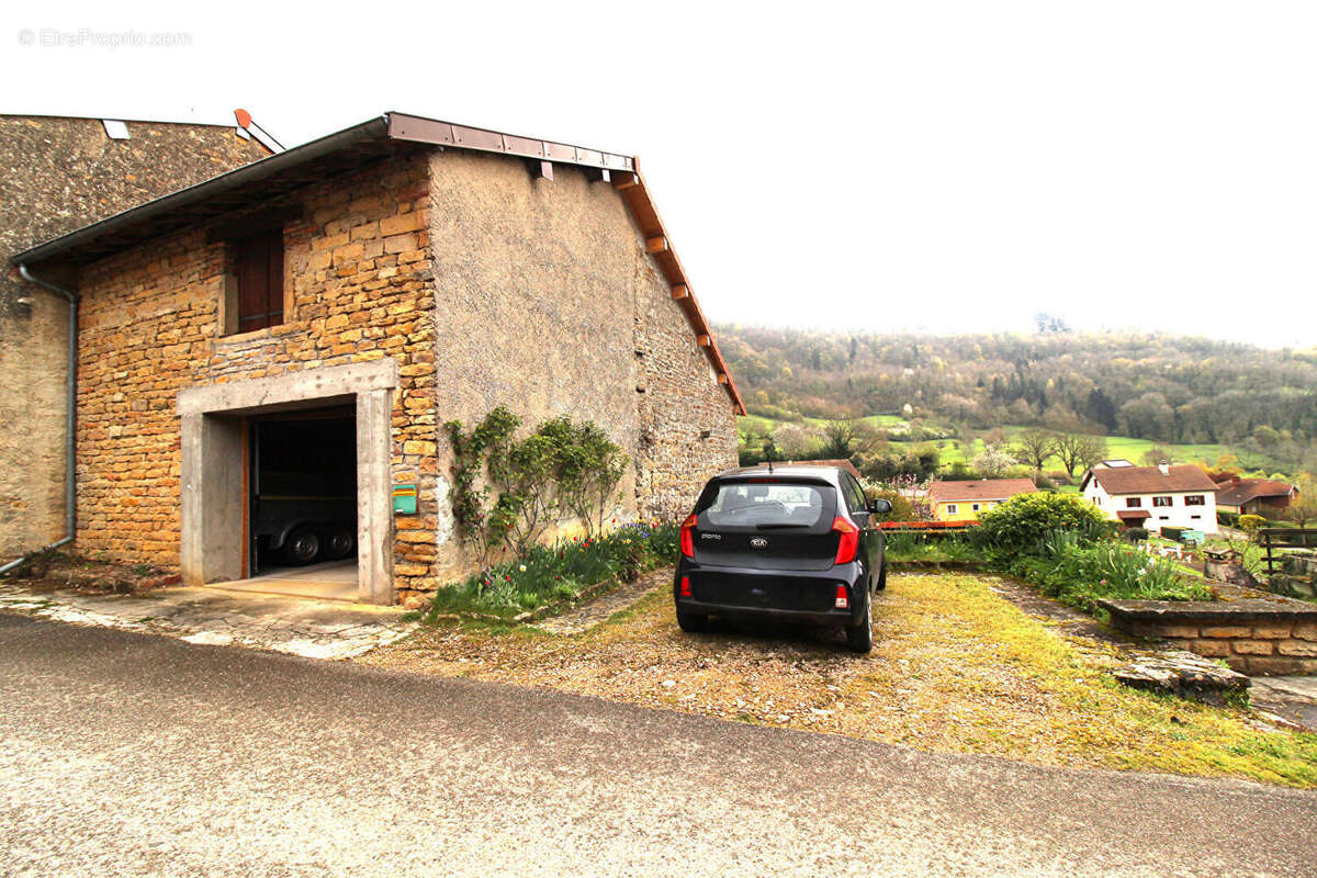 Maison de village et ses dépendances. - photo 4