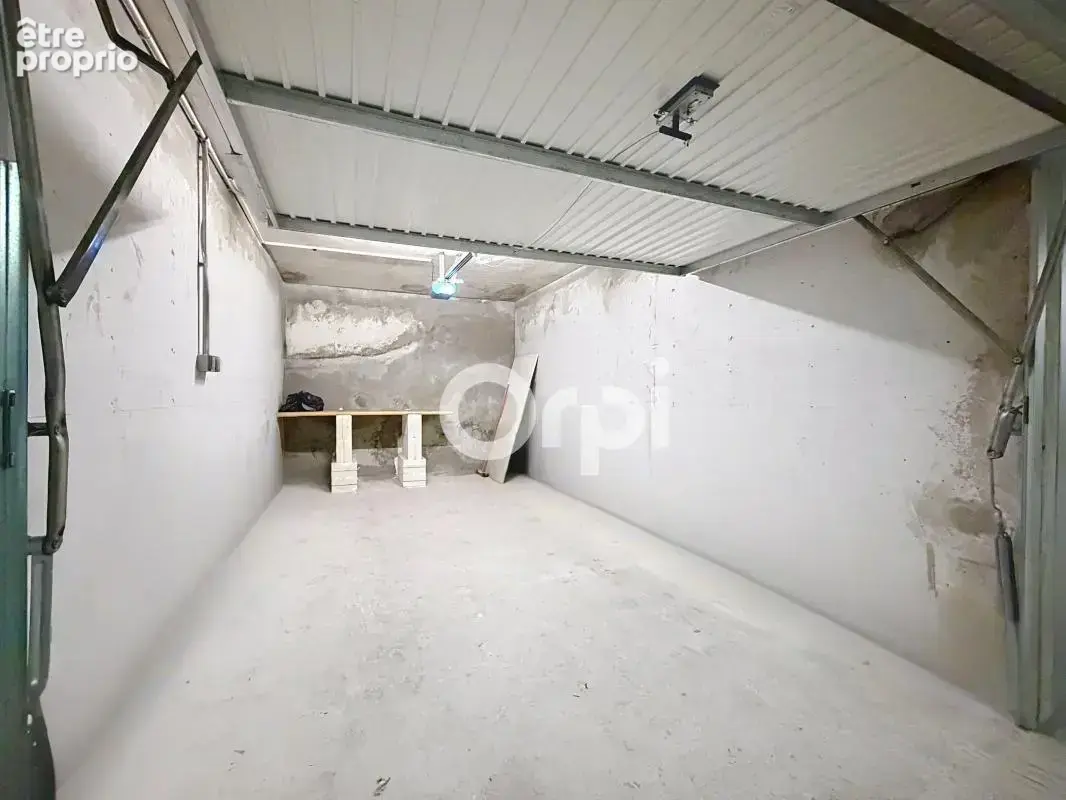 ** Box fermé en sous-sol - centre-ville La Ciotat ** - photo 2
