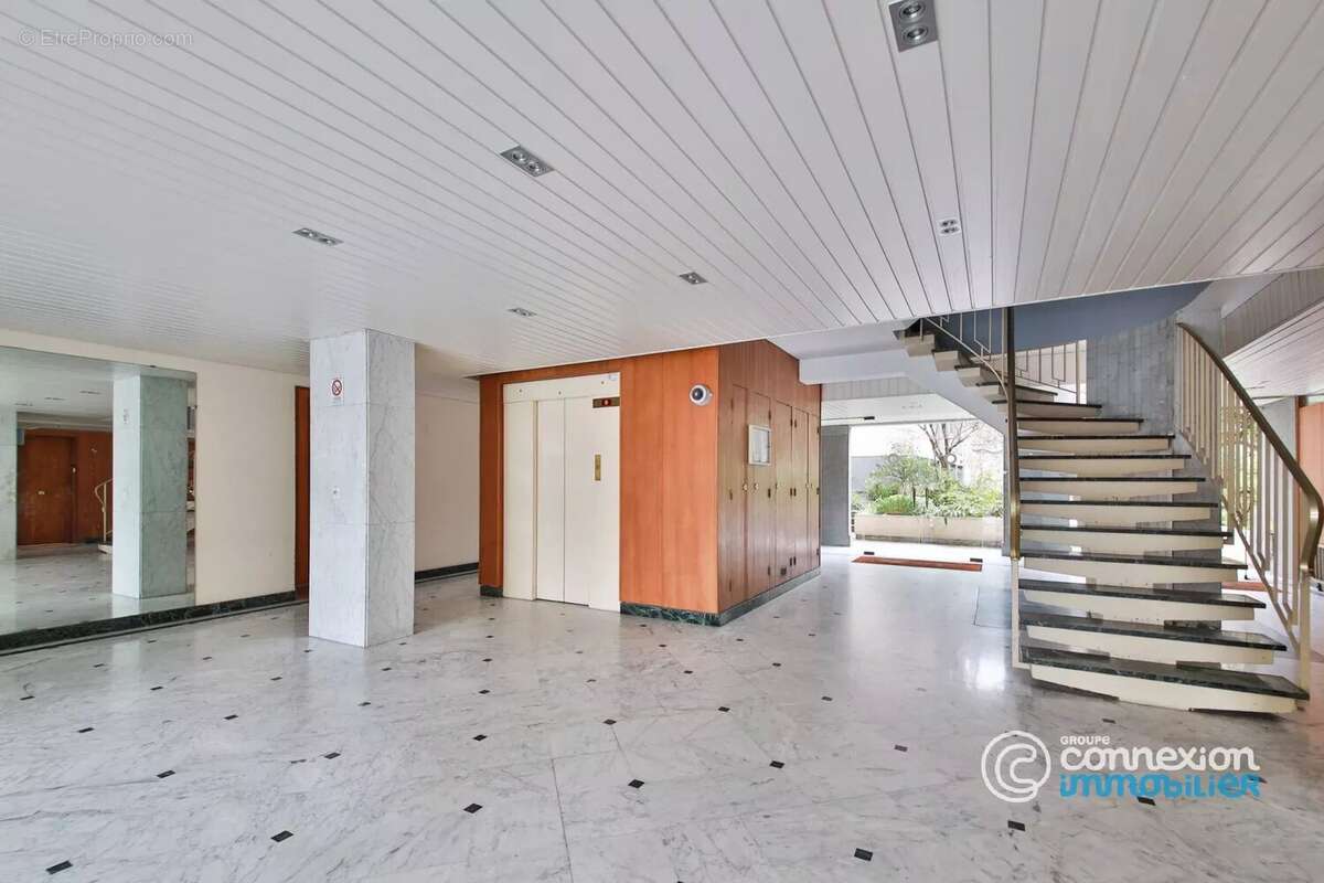 Appartement à PARIS-16E