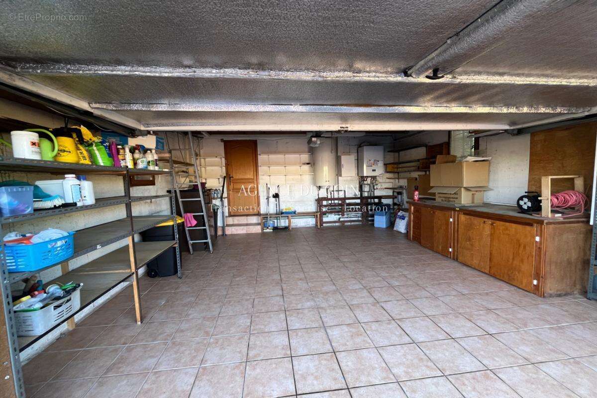 Maison à LE MUY