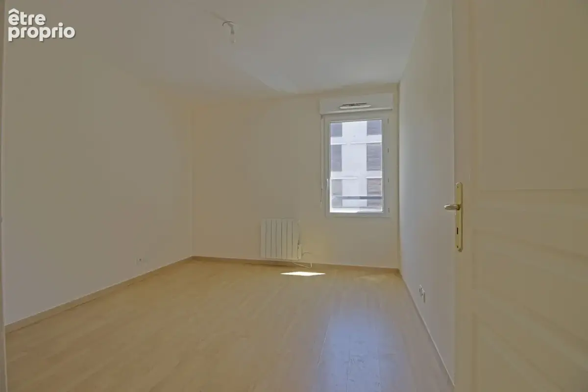 Appartement  avec terrasse en hyper-Centre de Meyzieu. - photo 7