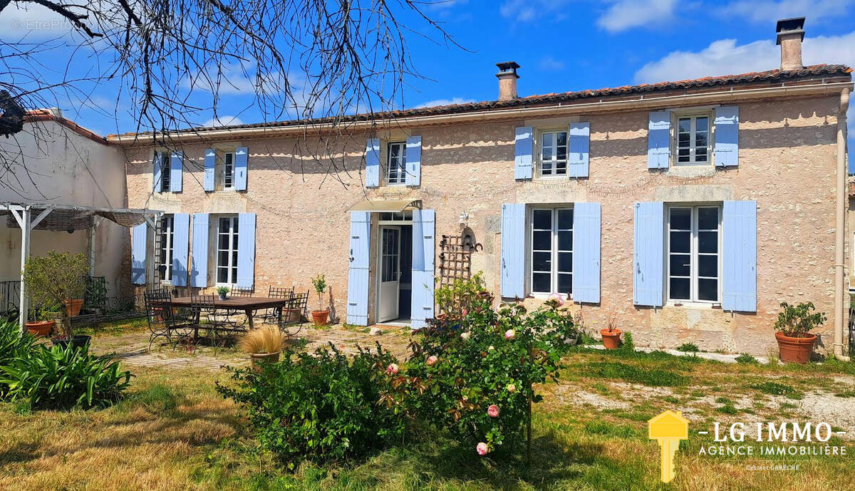 Maison à EPARGNES
