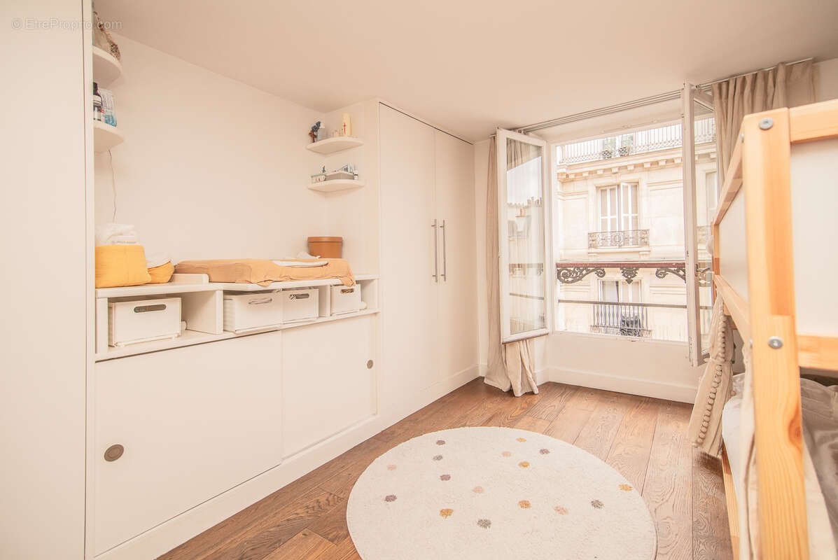 Appartement à PARIS-10E
