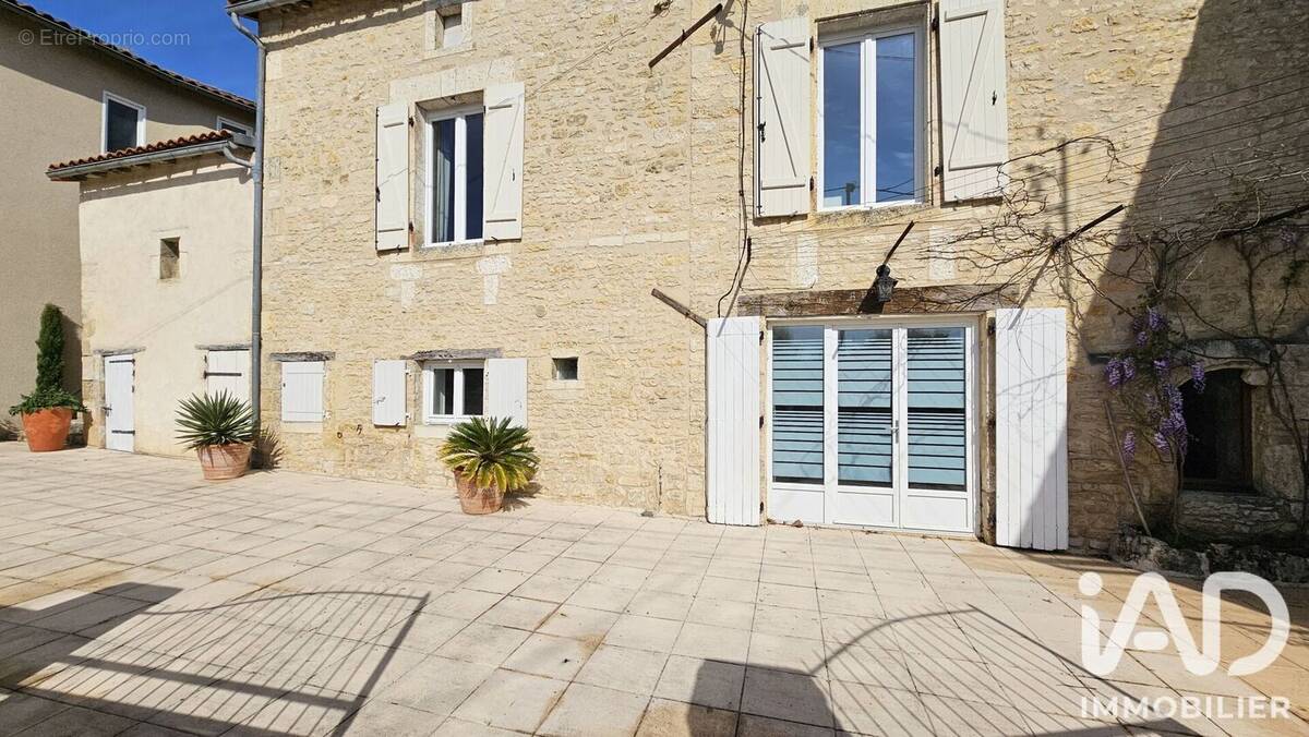 Photo 1 - Maison à RUFFEC