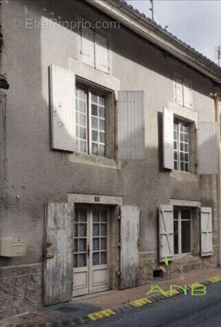 Maison à BUSSIERE-BADIL