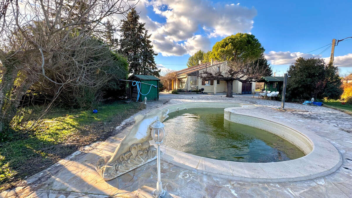 Maison à ENTRAIGUES-SUR-LA-SORGUE