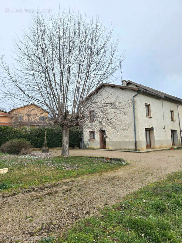 Maison à FRONTONAS
