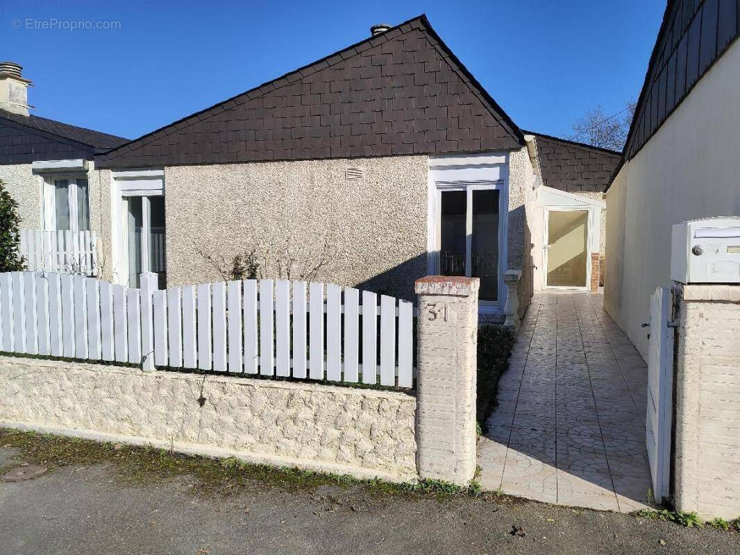 Maison à SAINTE-LUCE-SUR-LOIRE