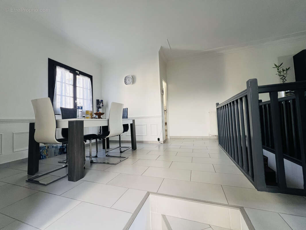 Maison à SARTROUVILLE