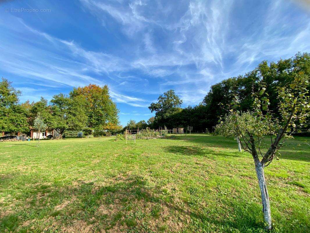 Maison à SAINT-AVIT-DE-VIALARD