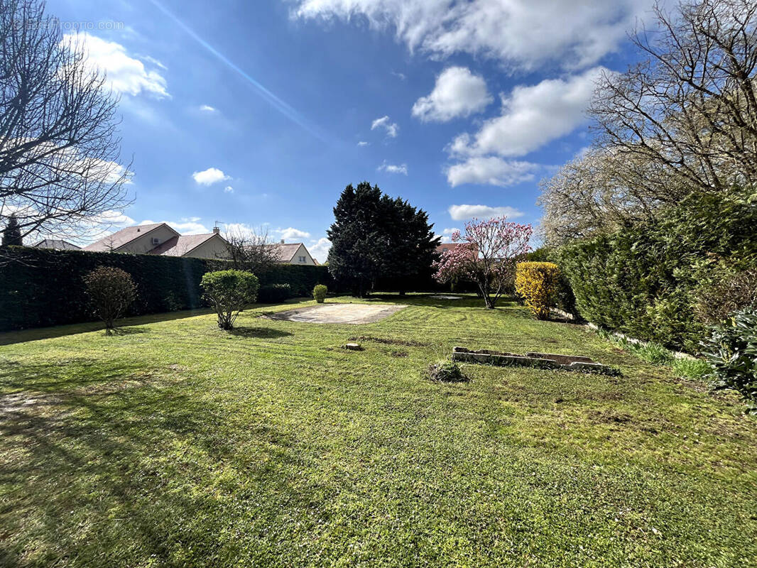 Terrain à NEUILLY-LES-DIJON